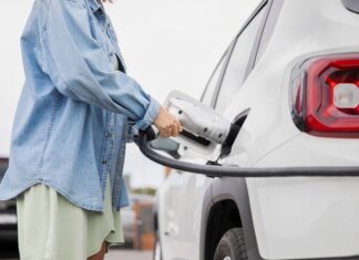 Gasolina com 30% de etanol: mudança deve começar em abril